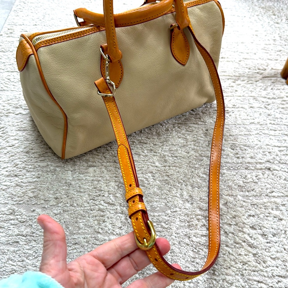 Dooney & Bourke 1975 Sorrento Barrel Satchel  - Sand - Excellent Condition - Picture 9 of 14